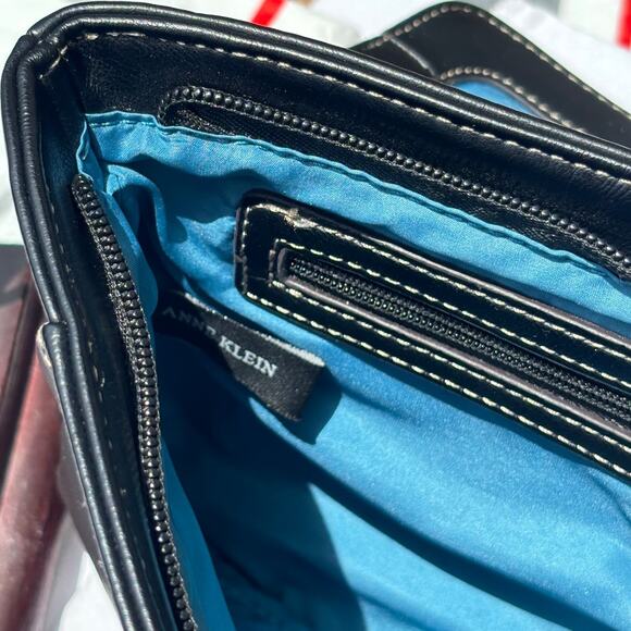 Black & Gold Anne Klein Clutch Purse - Picture 6 of 9